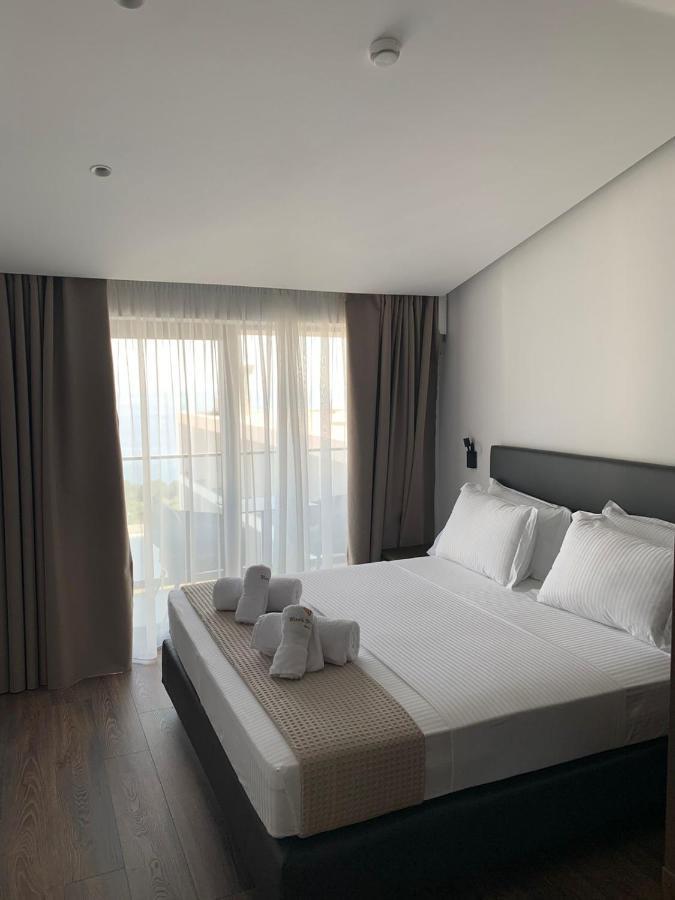 Black Diamond Hotel Dhërmi Kültér fotó