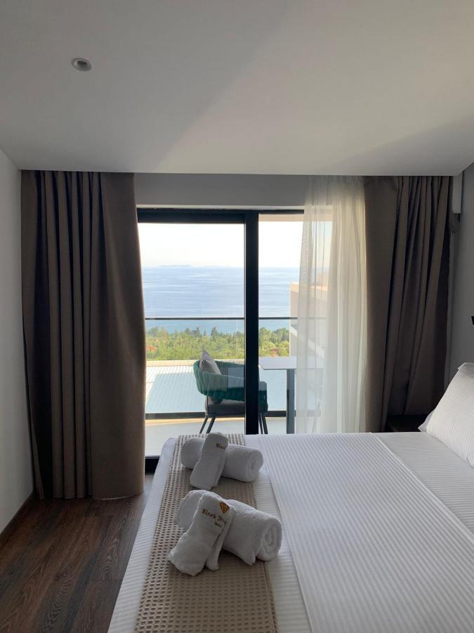 Black Diamond Hotel Dhërmi Kültér fotó