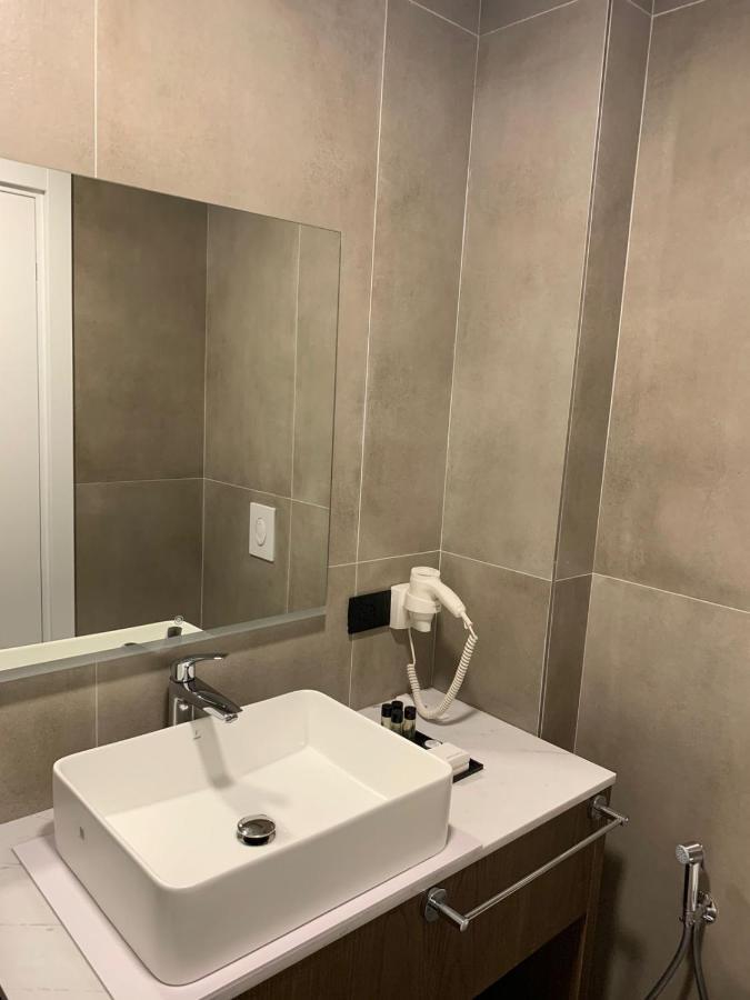 Black Diamond Hotel Dhërmi Kültér fotó