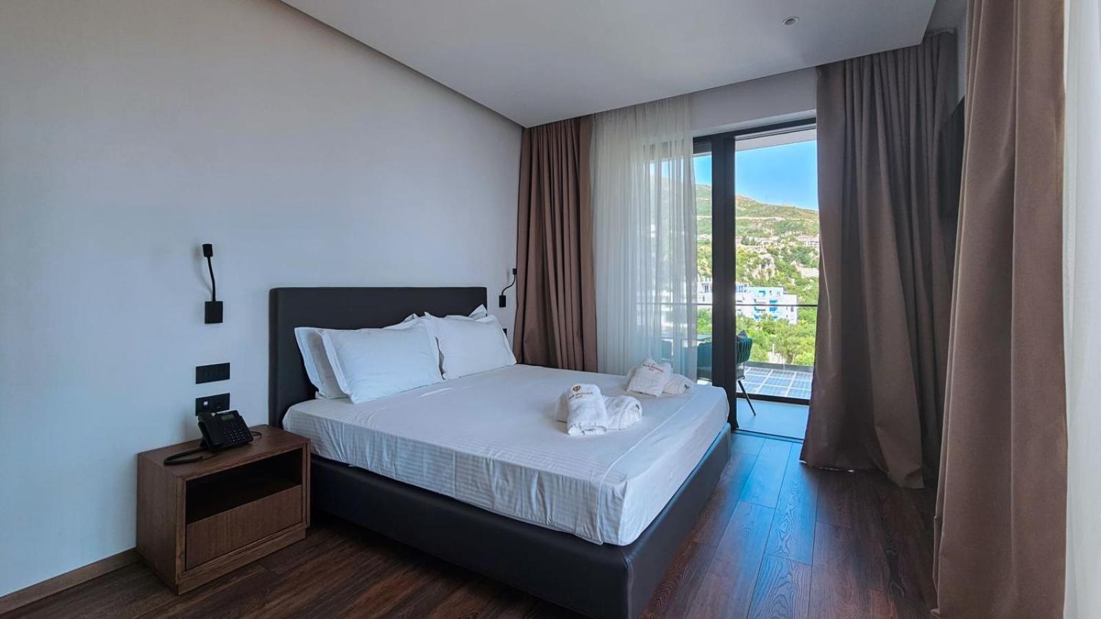 Black Diamond Hotel Dhërmi Kültér fotó