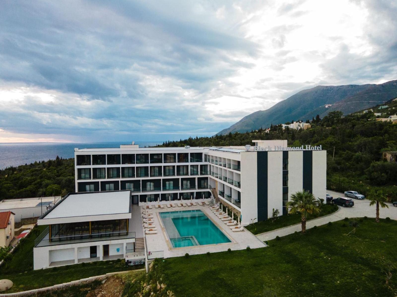 Black Diamond Hotel Dhërmi Kültér fotó